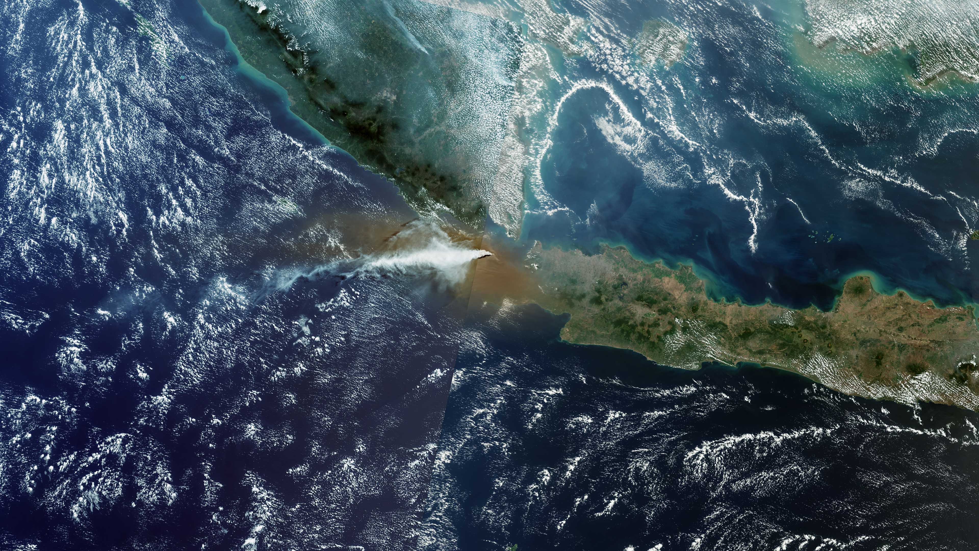 Pióropusz erupcji Anak Krakatau na obrazie satelity Sentinel-3 z 5 września 2026 roku